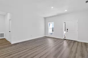 16 Malauka Ln Dr, Ocklawaha, FL 32179 - Photo 11