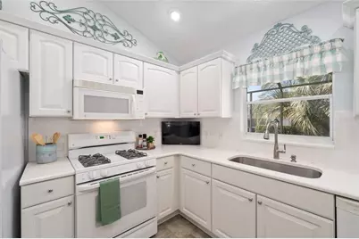 17640 SE 81st Timberwood Terrace, The Villages, FL 32162 - Photo 9