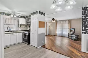 304 Ivanhoe Cir, Lady Lake, FL 32159 - Photo 11