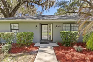 405 W Mirror Lake Dr, Fruitland Park, FL 34731 - Photo 5