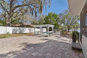 405 W Mirror Lake Dr, Fruitland Park, FL 34731 - Photo 31