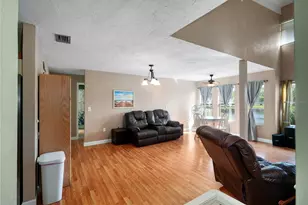 17203 Sandalwood Dr, Wildwood, FL 34785 - Photo 13