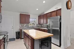 403 Edith Dr, Fruitland Park, FL 34731 - Photo 9