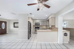 910 Druid Pl, Tavares, FL 32778 - Photo 5