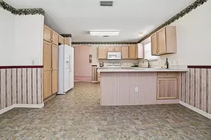 16865 SE 93rd Cuthbert Cir, The Villages, FL 32162 - Photo 13