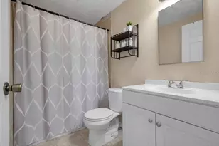 1009 E Hazzard Ave, Eustis, FL 32726 - Photo 5