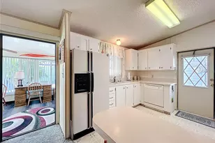 25125 Bellevue, Leesburg, FL 34748 - Photo 9