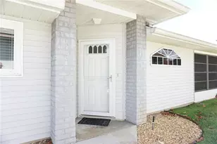 21617 Queen Elizabeth Ct, Leesburg, FL 34748 - Photo 3