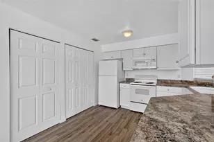 2010 1/2 Vine St, Leesburg, FL 34748 - Photo 7