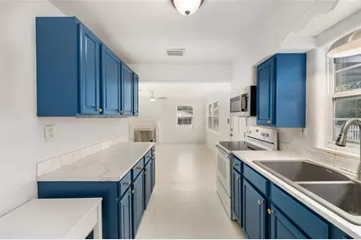111 E Charlotte Avenue, Eustis, FL 32726 - Photo 13