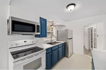 111 E Charlotte Avenue, Eustis, FL 32726 - Photo 23