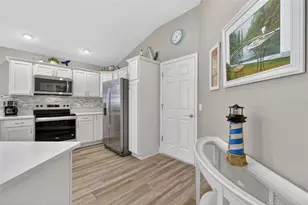 9203 SE 167th Ford St, The Villages, FL 32162 - Photo 11