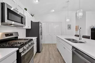 4280 Gale Ln, The Villages, FL 32163 - Photo 7