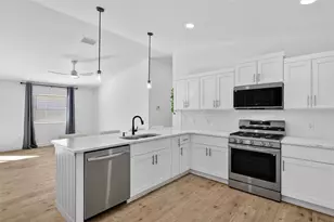 281 Katherine Pl, The Villages, FL 32162 - Photo 7