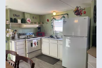 1079 NW 7th Boulevard, Lake Panasoffkee, FL 33538 - Photo 9