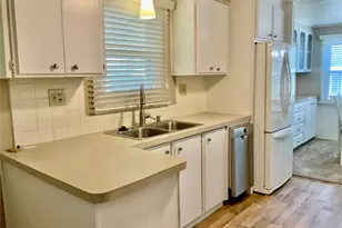 8 Orangewood Dr, Fruitland Park, FL 34731 - Photo 7