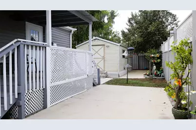 1912 Cr 439C, Lake Panasoffkee, FL 33538 - Photo 11