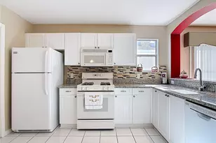 7574 SE 171st Sun Valley Pl, The Villages, FL 32162 - Photo 3