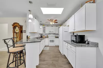 26721 Bloomfield Avenue, Yalaha, FL 34797 - Photo 11