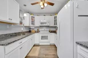 26721 Bloomfield Ave, Yalaha, FL 34797 - Photo 9