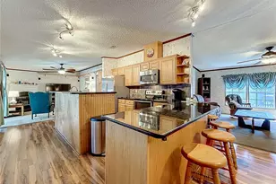 1658 Elkhart Cir, Tavares, FL 32778 - Photo 11