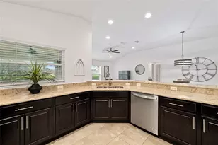 10396 Silver Maple Ave, Oxford, FL 34484 - Photo 7