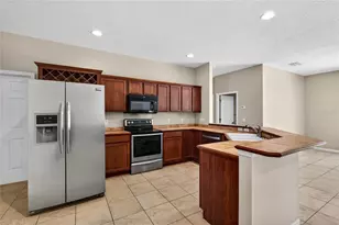 28931 Beauclaire Dr, Tavares, FL 32778 - Photo 11