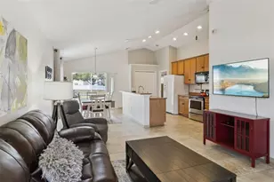 2133 Hunters Greene Dr, Lakeland, FL 33810 - Photo 9