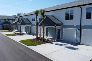 1075 E Caroline St, Tavares, FL 32778 - Photo 1