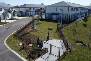 1075 E Caroline St, Tavares, FL 32778 - Photo 5