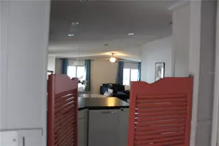 6807 Mt Pleasant Rd NE, Saint Petersburg, FL 33702 - Photo 11