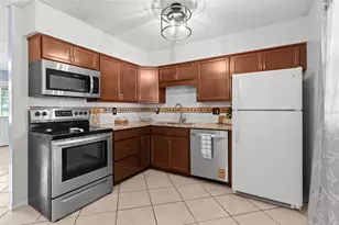 1101 Spruce Ct, Tavares, FL 32778 - Photo 3