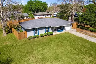 1101 Spruce Ct, Tavares, FL 32778 - Photo 5