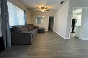 706 Mission Dr, Wildwood, FL 34785 - Photo 5