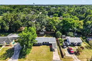 706 Mission Dr, Wildwood, FL 34785 - Photo 5