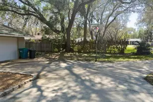 207 Mandarin Ln, Fruitland Park, FL 34731 - Photo 5