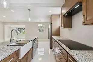 2316 N Griffin Dr, Leesburg, FL 34748 - Photo 9