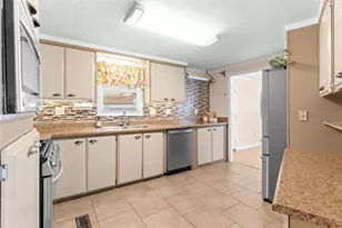 2621 Carpenter Pl, Leesburg, FL 34748 - Photo 9