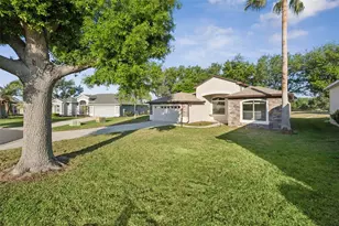 3292 Seven Seas Dr, Tavares, FL 32778 - Photo 3