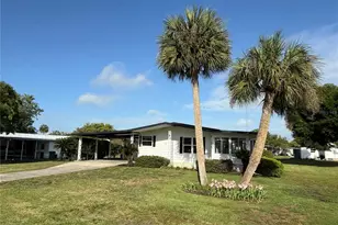 11 N Bobwhite Rd, Wildwood, FL 34785 - Photo 1