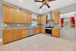 211 Cassady St, Umatilla, FL 32784 - Photo 13