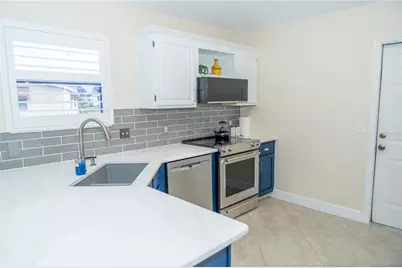 714 Bayhill Court, Lady Lake, FL 32159 - Photo 9