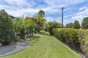 2254 Isleworth Cir, The Villages, FL 32163 - Photo 43