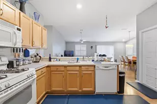 1639 S Allendale Pl, The Villages, FL 32162 - Photo 9