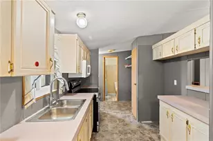 1371 NW 12th Ln, Lake Panasoffkee, FL 33538 - Photo 7