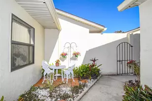 2225 Cypress Ct, Tavares, FL 32778 - Photo 5