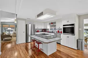 705 Devon Dr, Lady Lake, FL 32159 - Photo 7