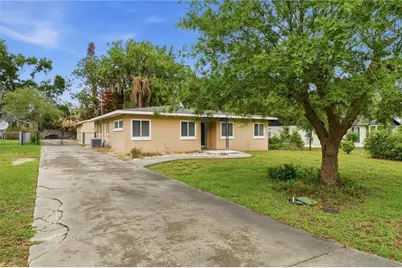 126 E Magnolia Avenue, Howey in the Hills, FL 34737 - Photo 5