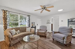 1539 Hollyberry Pl, The Villages, FL 32162 - Photo 21