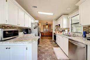 1690 Elkhart Cir, Tavares, FL 32778 - Photo 23